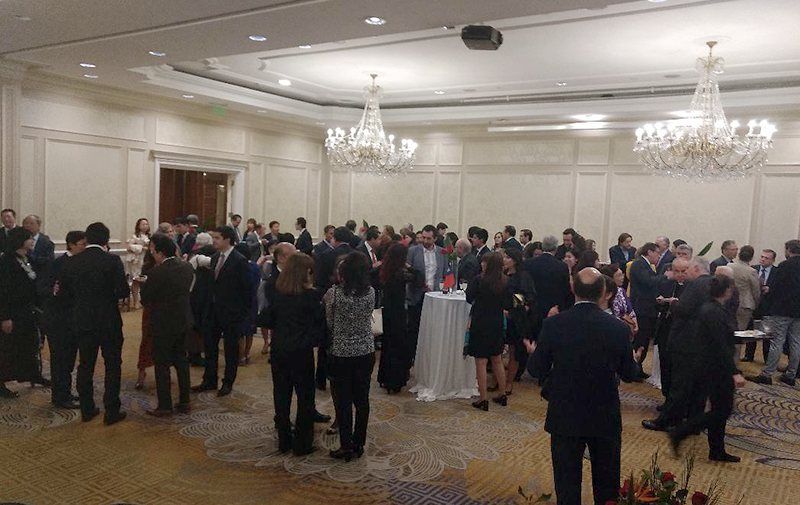 Vista general de la elegante recepción ofrecida por el Director General de la Oficina Económica y Cultural de Taipei, Embajador Yao-Jen Wen en el Hotel Ritz.